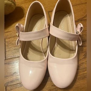 Light Pink Size 2 Girls Dress Shoes